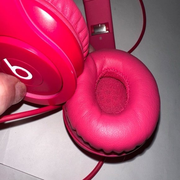 Beats Headphones Pink – Wired w/ Volume Control – Great Condition - Picture 8 of 13